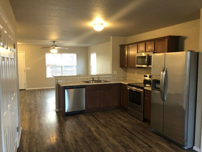 Building Photo - Three Bedroom | Two Bath Home in Heritage ...