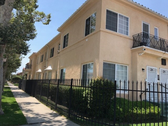 Primary Photo - 10-Unit Stocker Apartments