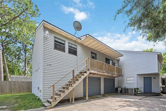 Building Photo - 2119 N Austin Ave