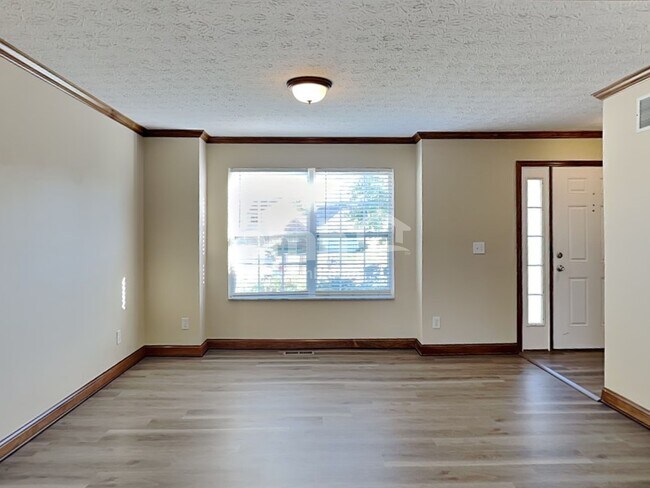 Building Photo - 383 Clifden Ct