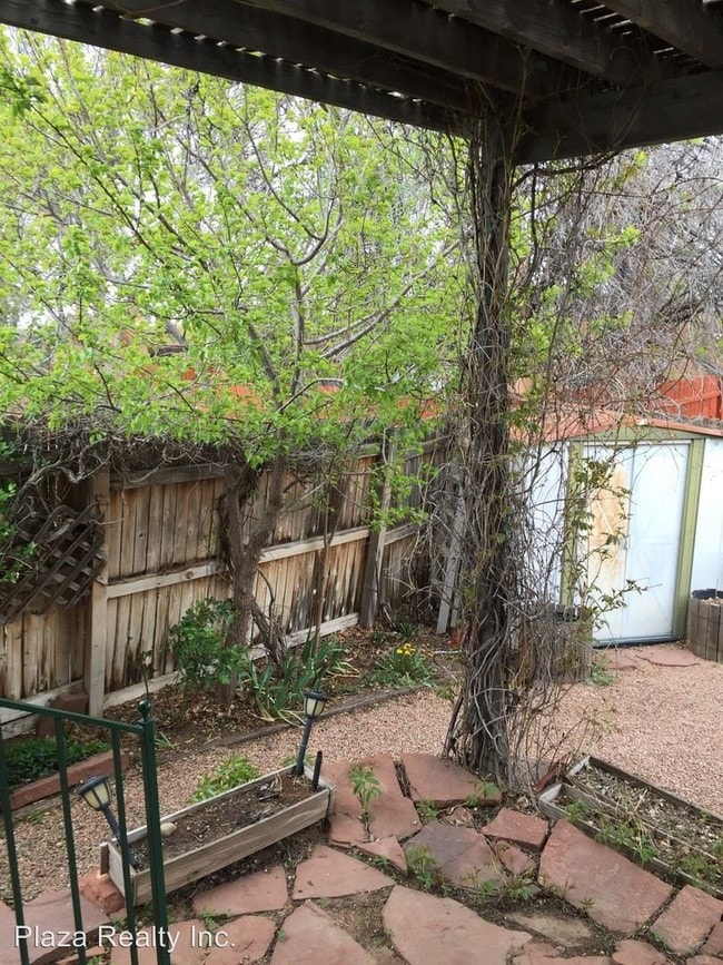 Building Photo - 2 br, 1 bath House - 2376 Camino Capitan #1