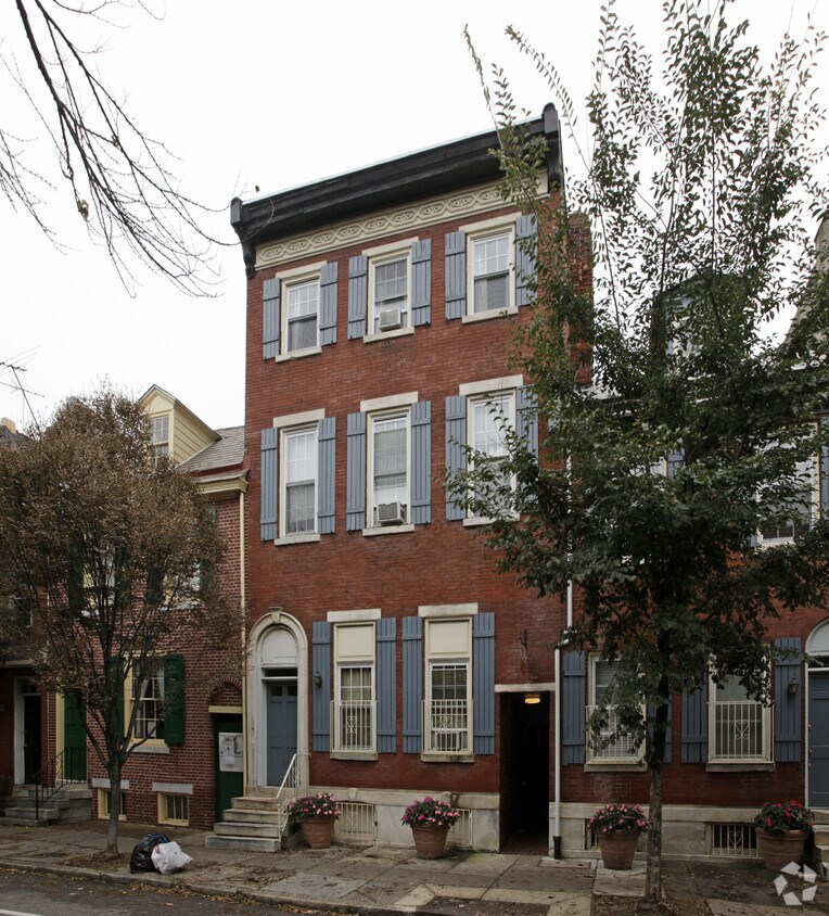 Building Photo - 415 S 10th St