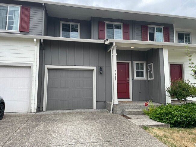 Building Photo - 3 Bedroom Townhome w/FULLY FENCED YARD & G...