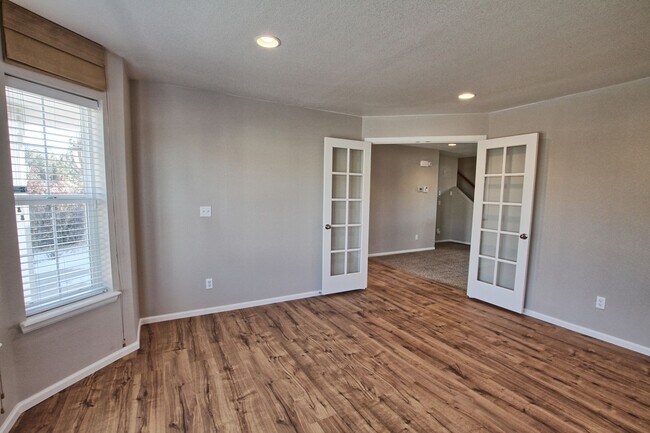Building Photo - 4 bed 2.5 bath Meadows home with mountain ...