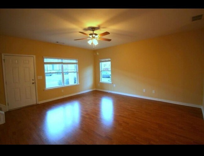 Foto del edificio - Charming 3BR Townhome in Norcross