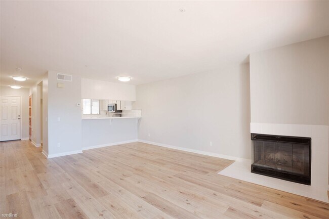 Building Photo - 2 br, 2.5 bath Condo - 5704 Camino Del Cielo