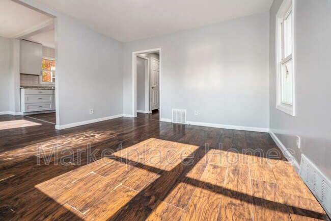 Foto del edificio - 7647 Fielding St