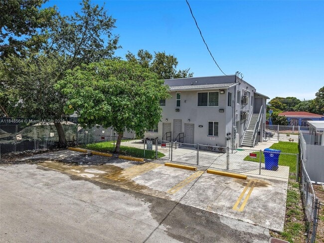 Building Photo - 600 NW 25th Ct