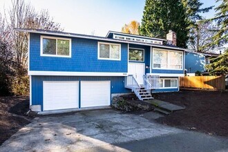 Building Photo - 12933 NE 128th Pl
