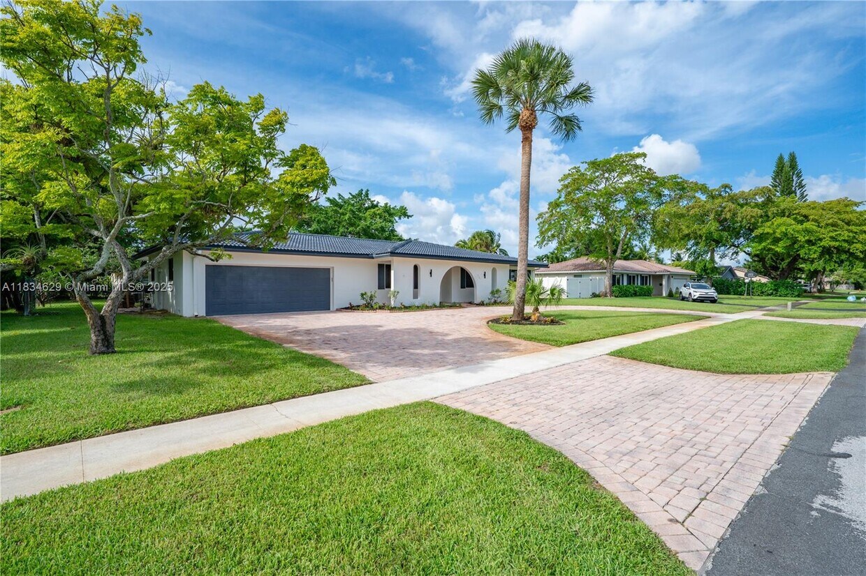 Foto principal - 6141 SW 9th St
