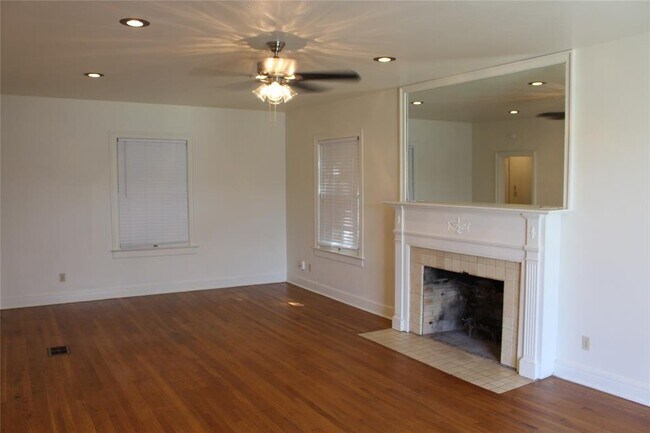 Foto del edificio - 2309 Shoal Creek Blvd