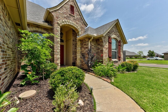 Photo - 301 SW 170th St House