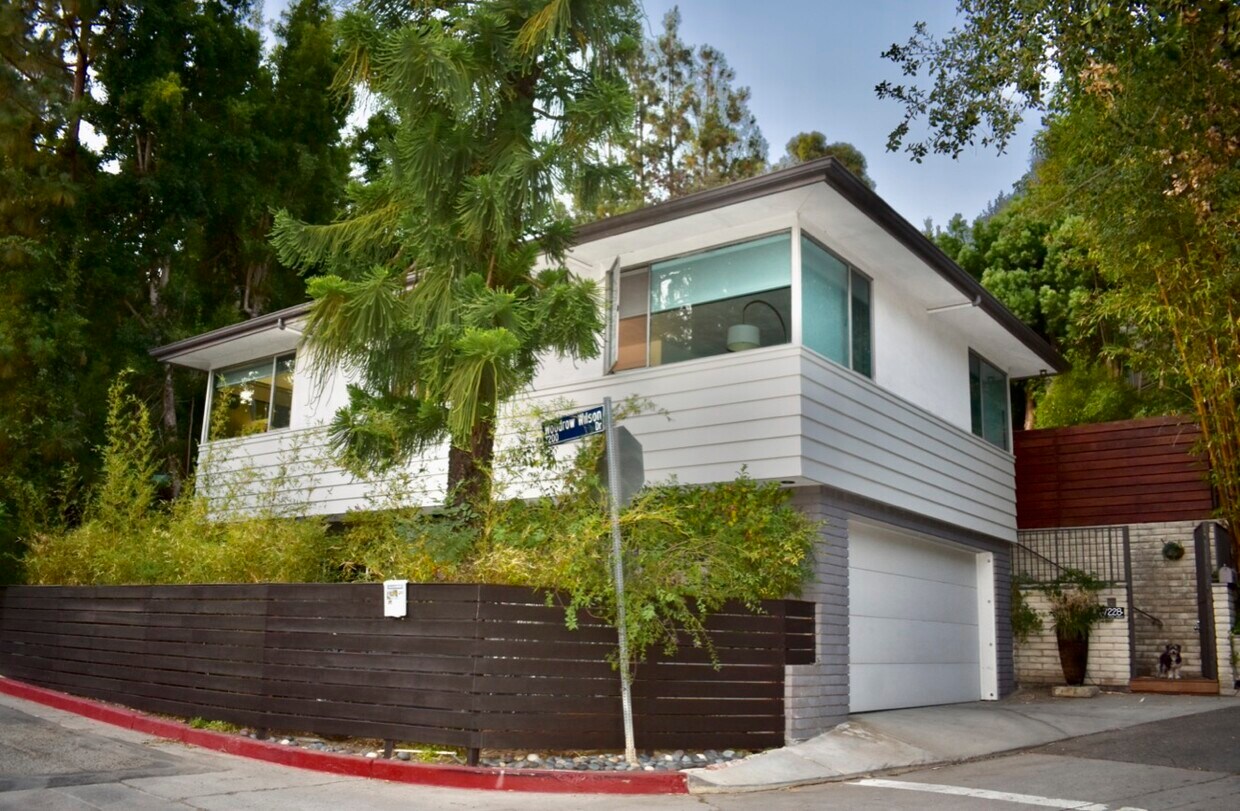 Primary Photo - 7228 Woodrow Wilson Dr