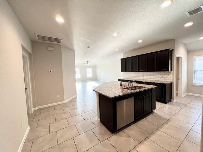Building Photo - 3334 Sumac Dr
