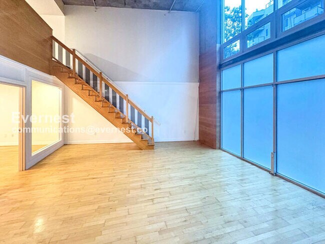 Foto del edificio - 2 Bed/2 Bath Condo with Underground Garage...