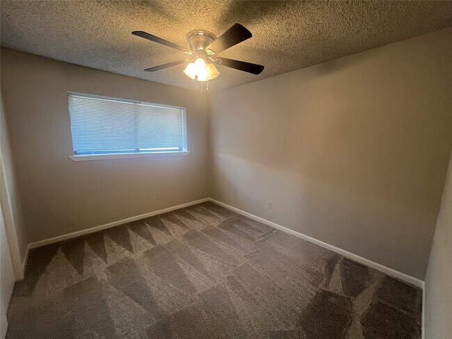 Foto del edificio - 2301 N Woods St