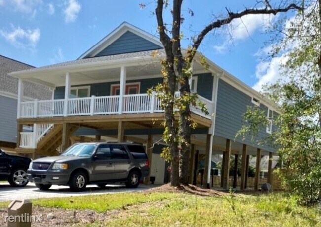 Foto del edificio - 3 br, 2 bath House - 107 NE 38th St
