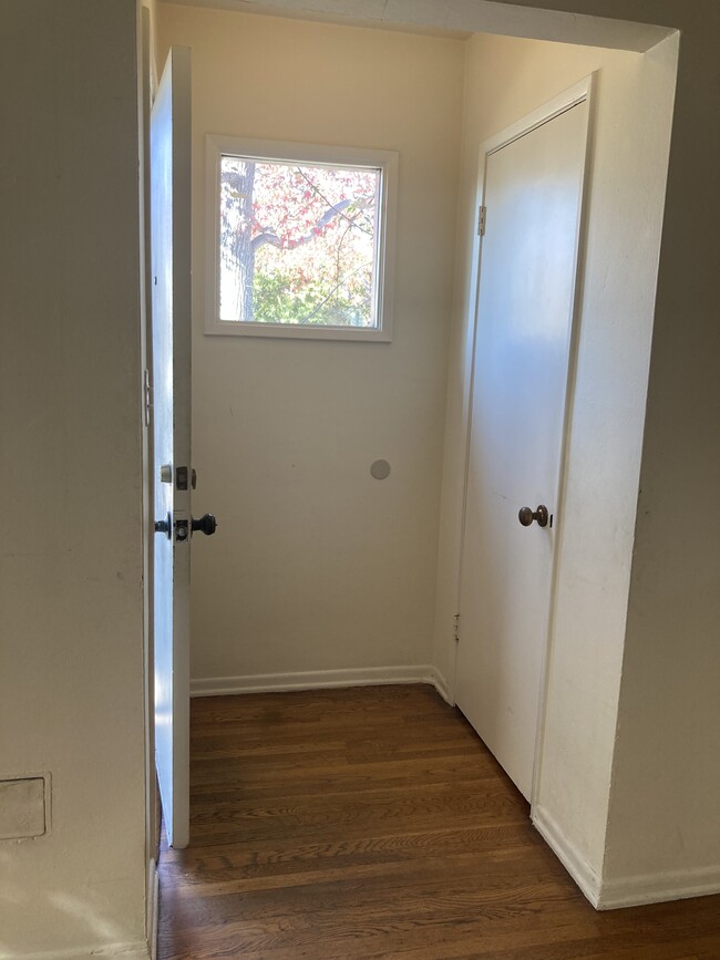 Formal Entry with Coat Closet - 1242 S Point View St