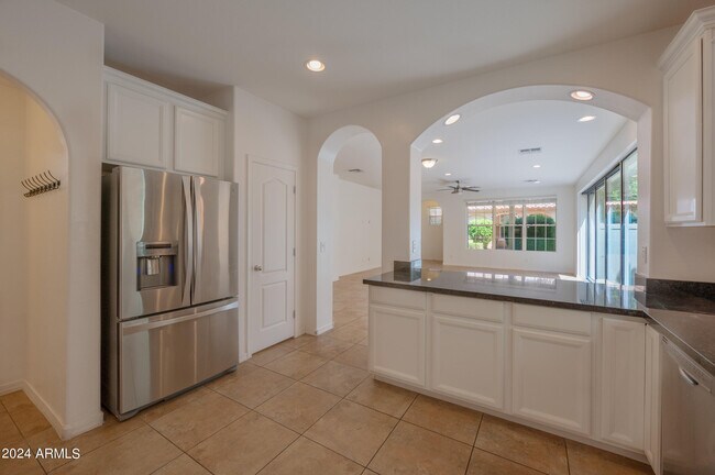 Building Photo - 1067 S Storment Ln