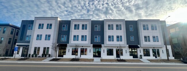 Building Photo - Mid Castle