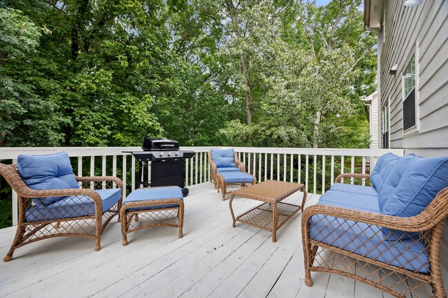 Building Photo - 350 Saddle Bridge Dr