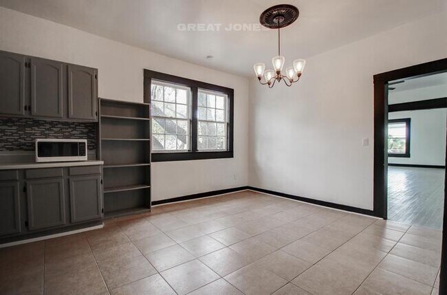 Foto del edificio - 1916 E Columbus Dr