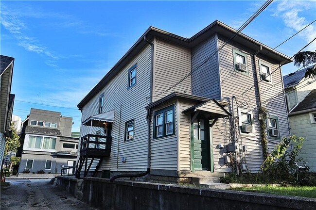 Building Photo - 601 E Merrill St