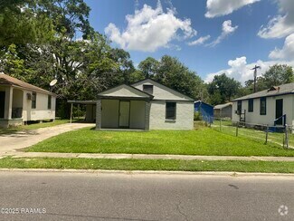 Building Photo - 3939 Chippewa St