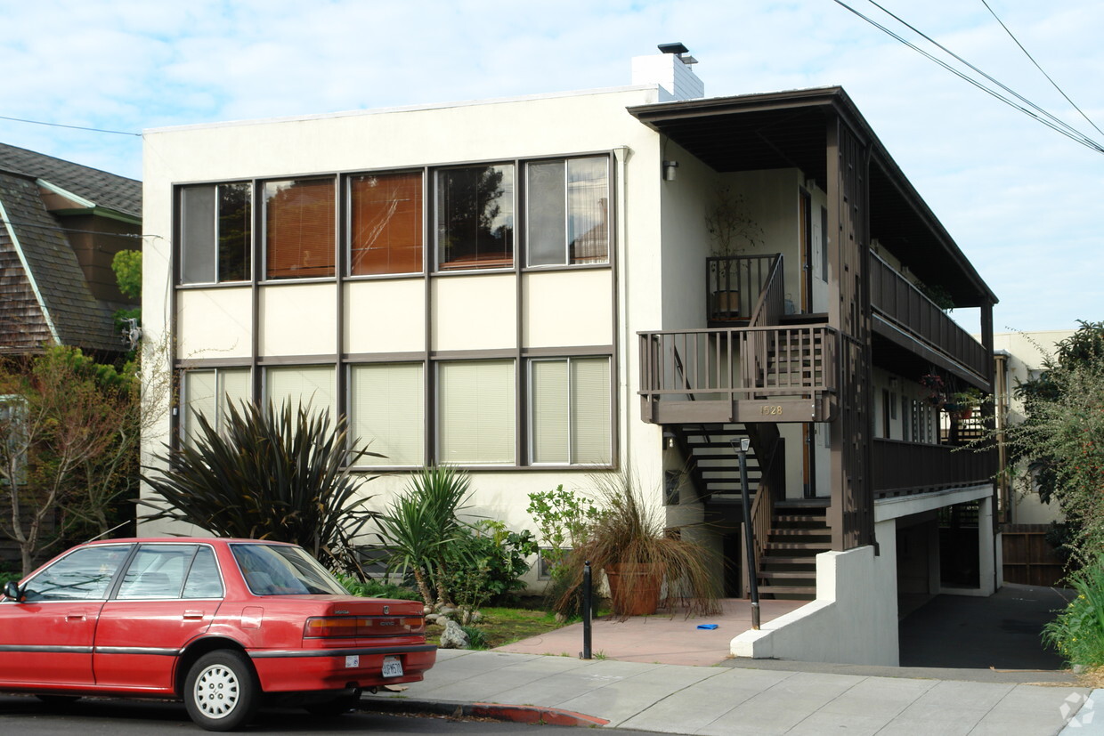 Primary Photo - 1528 Walnut St