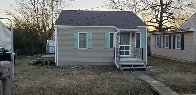 Puerta principal - 17263 Larimer St