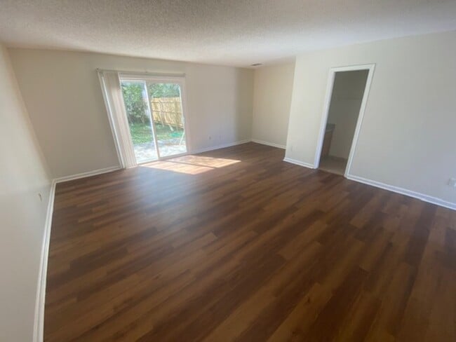 Building Photo - 1222 Westdale Dr