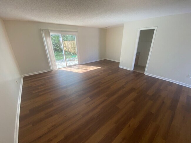 Foto del edificio - 1222 Westdale Dr
