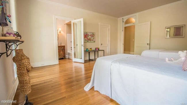 Building Photo - 6 br, 5 bath House - 1425 Wentworth Ave