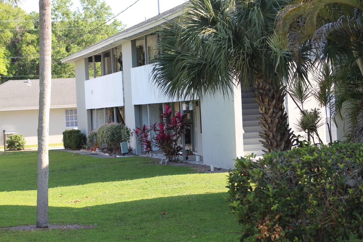 Primary Photo - Sunquest Apartments