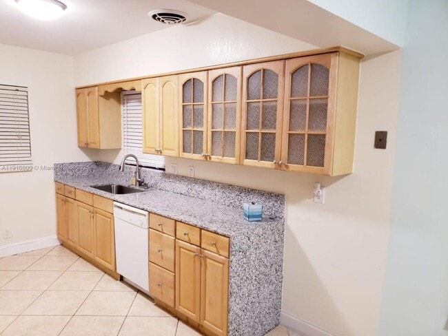 Photo - 1031 N 16th Ct House