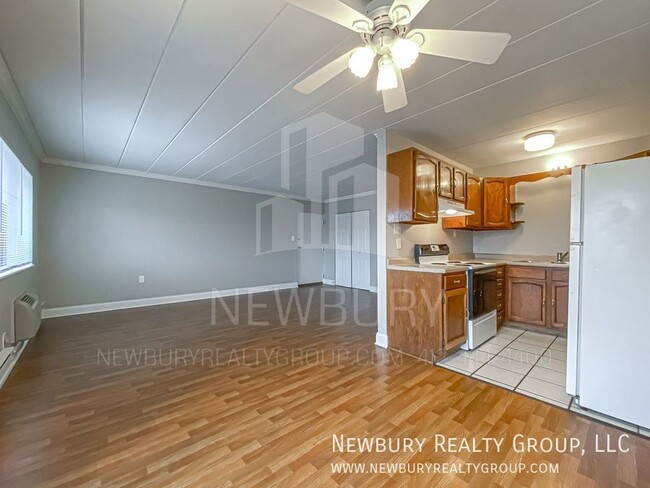Building Photo - Light - Bright - Beautiful - 2 Bedroom Apa...