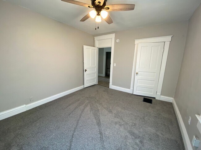 Foto del edificio - 618 Douglas Ct