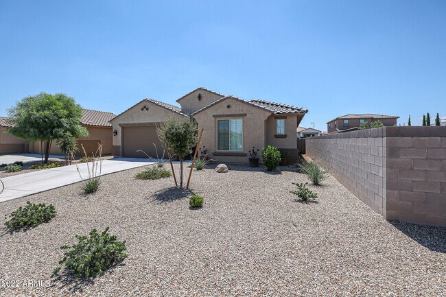 Foto del edificio - 18265 W Foothill Dr