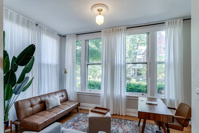 Foto del edificio - 351 Thrall St