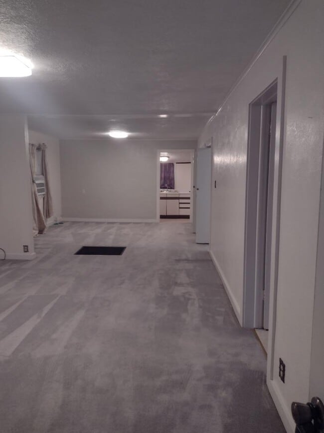 Building Photo - 711 W 11th Ave