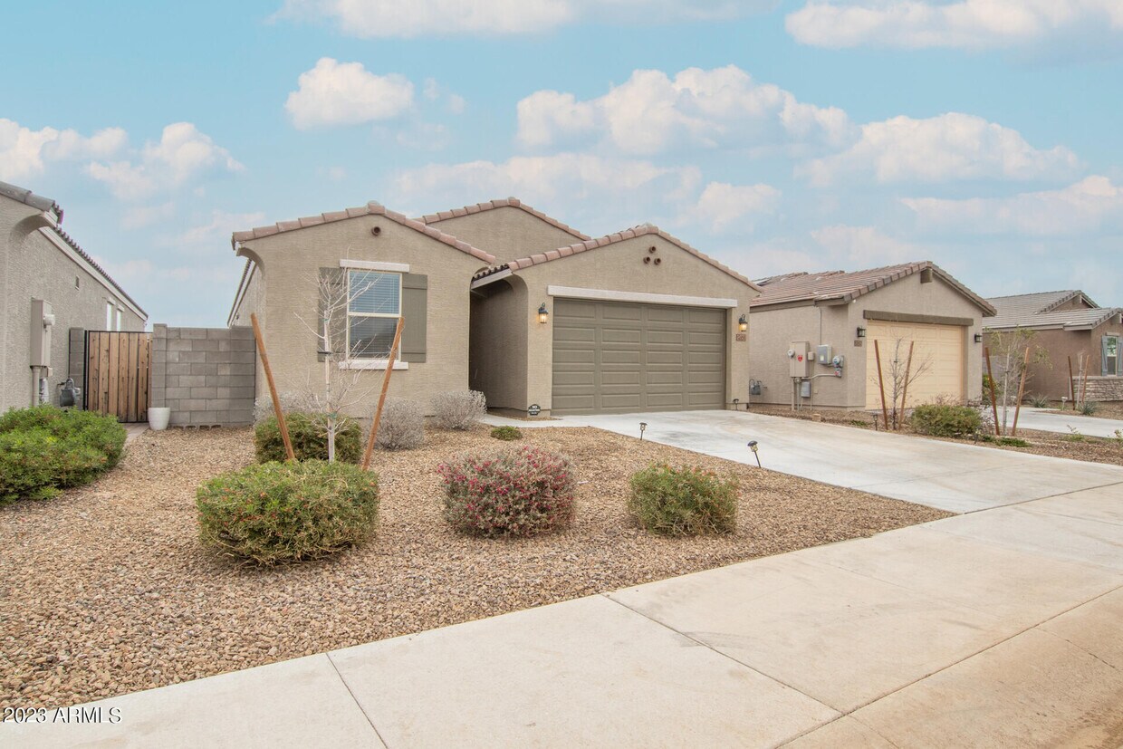 Foto principal - 12658 W Northview Ave