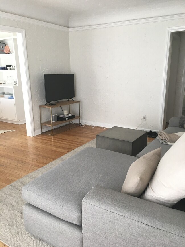 living room - 3936 Beethoven St