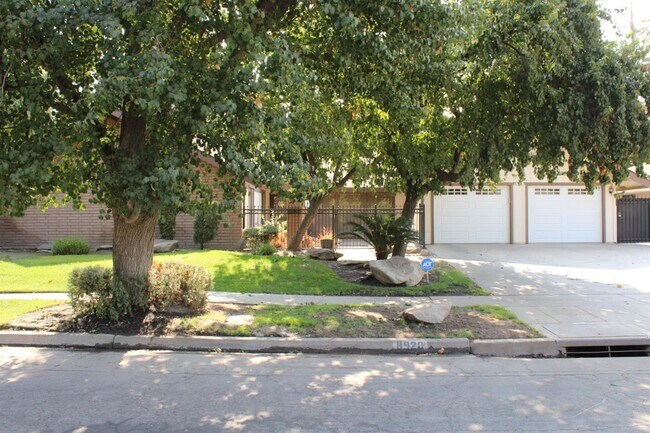 Building Photo - 8920 N Fuller Ave