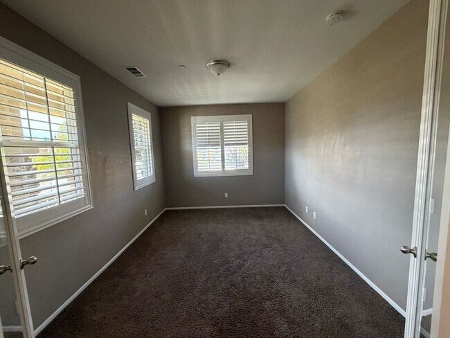 Foto del edificio - 27238 Avon Ln