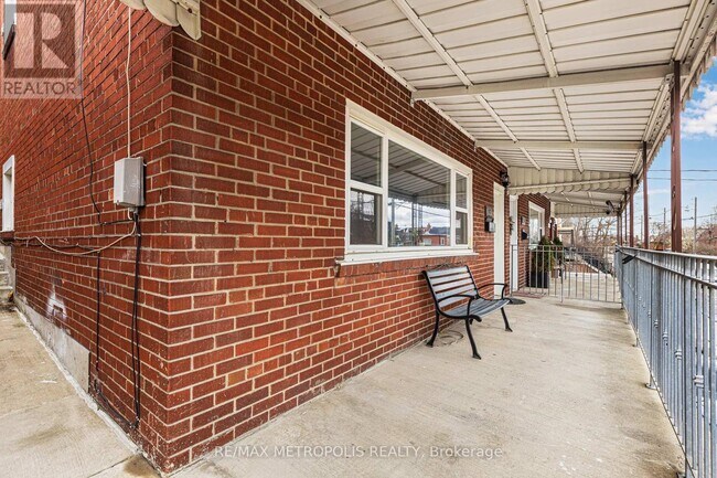 Photo du bâtiment - 1030 Davenport Rd