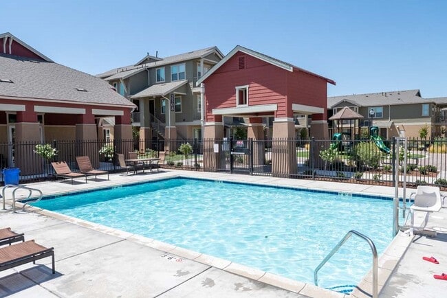 Building Photo - 2300 Loveridge Rd