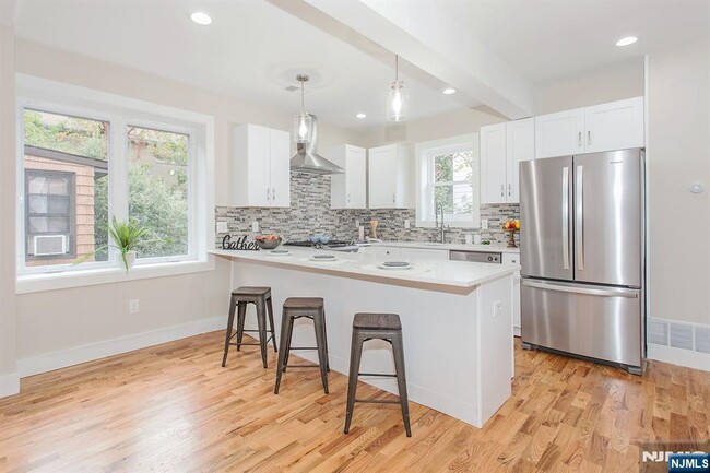 Building Photo - 2389 3rd St