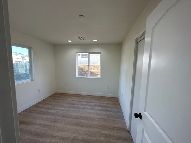 Foto del edificio - 10730 Crockett St