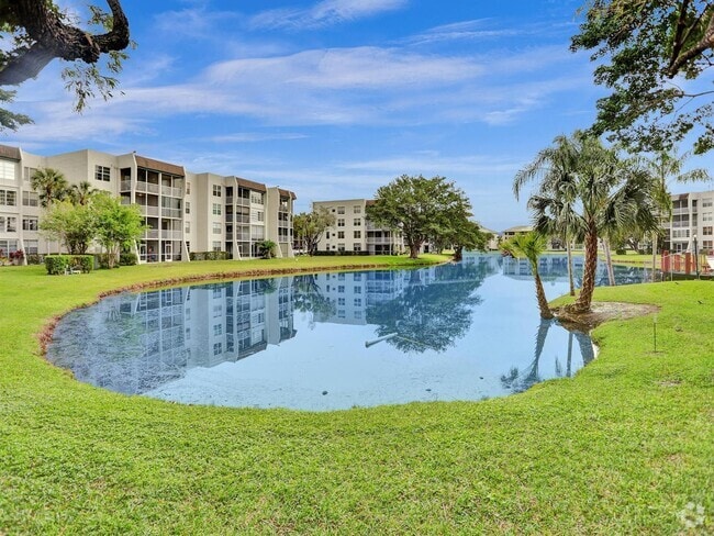 Building Photo - 9330 Lagoon Pl