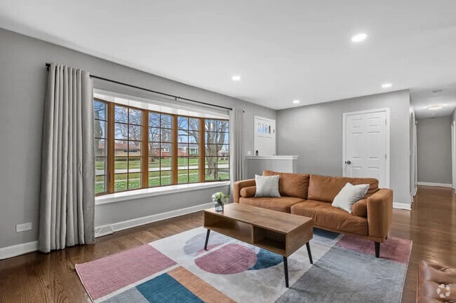Building Photo - 436 Springhill Dr
